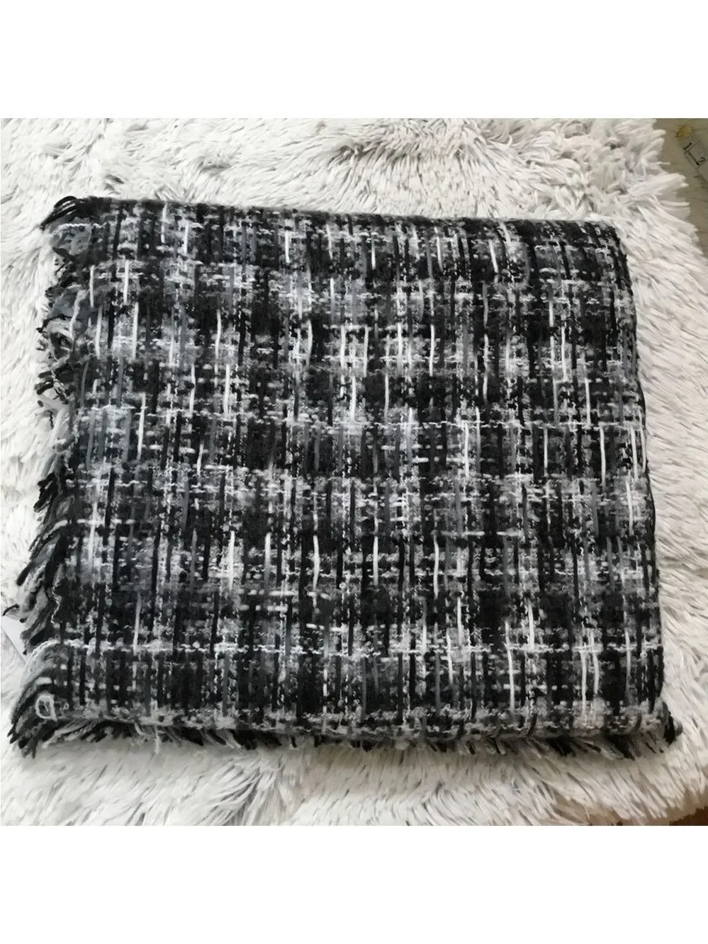 Apt 9 Micro Plaid  motif blanket Scarf Woman’s OSFM black gray & white